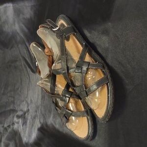 BOC by BORN Women's  Black leather strappy flat sandals comfort casual shoes
